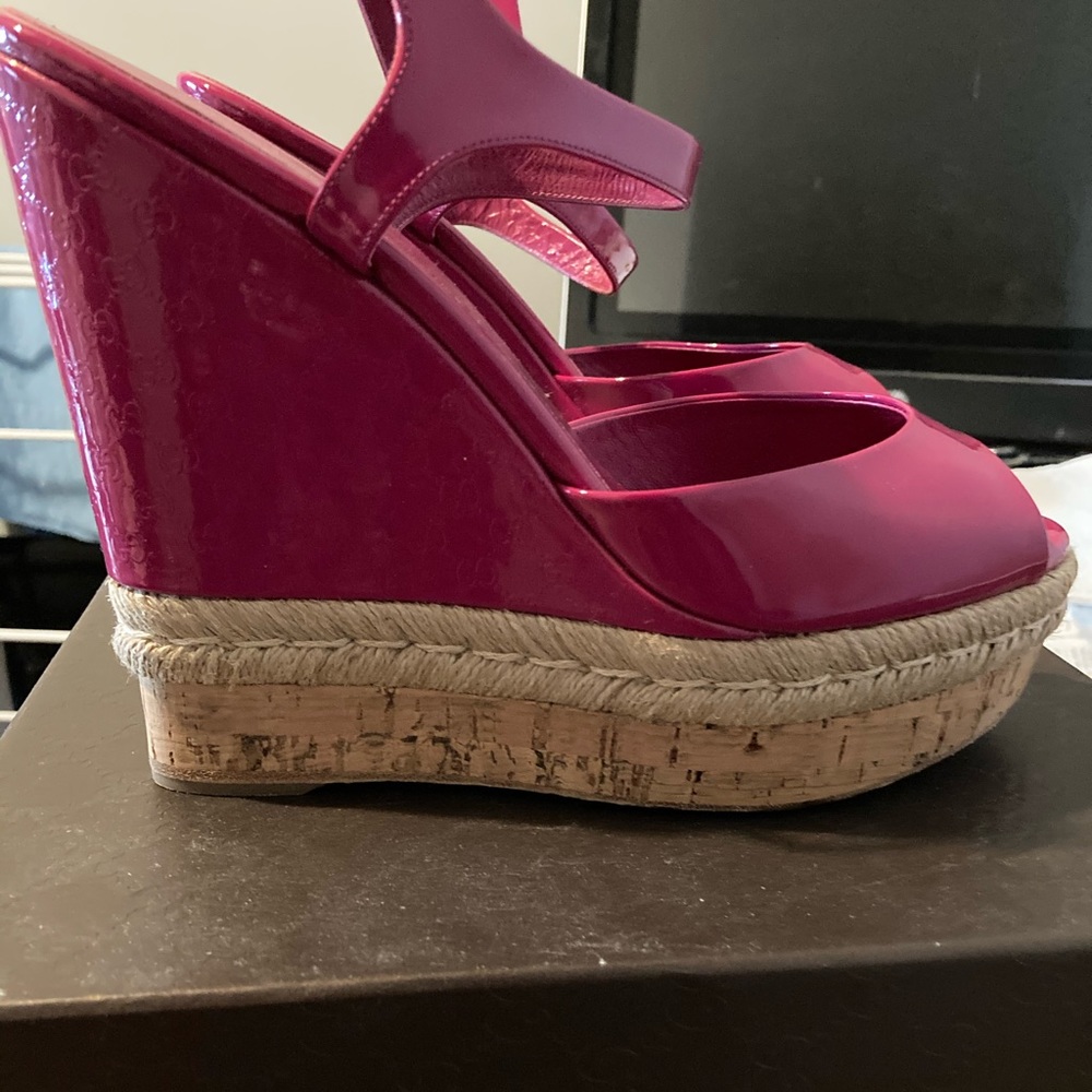 Patent leather printed gucci sandals